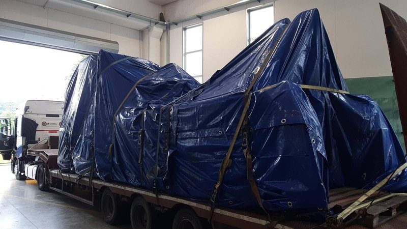 Lowbed trailer carrying secured oversized cargo